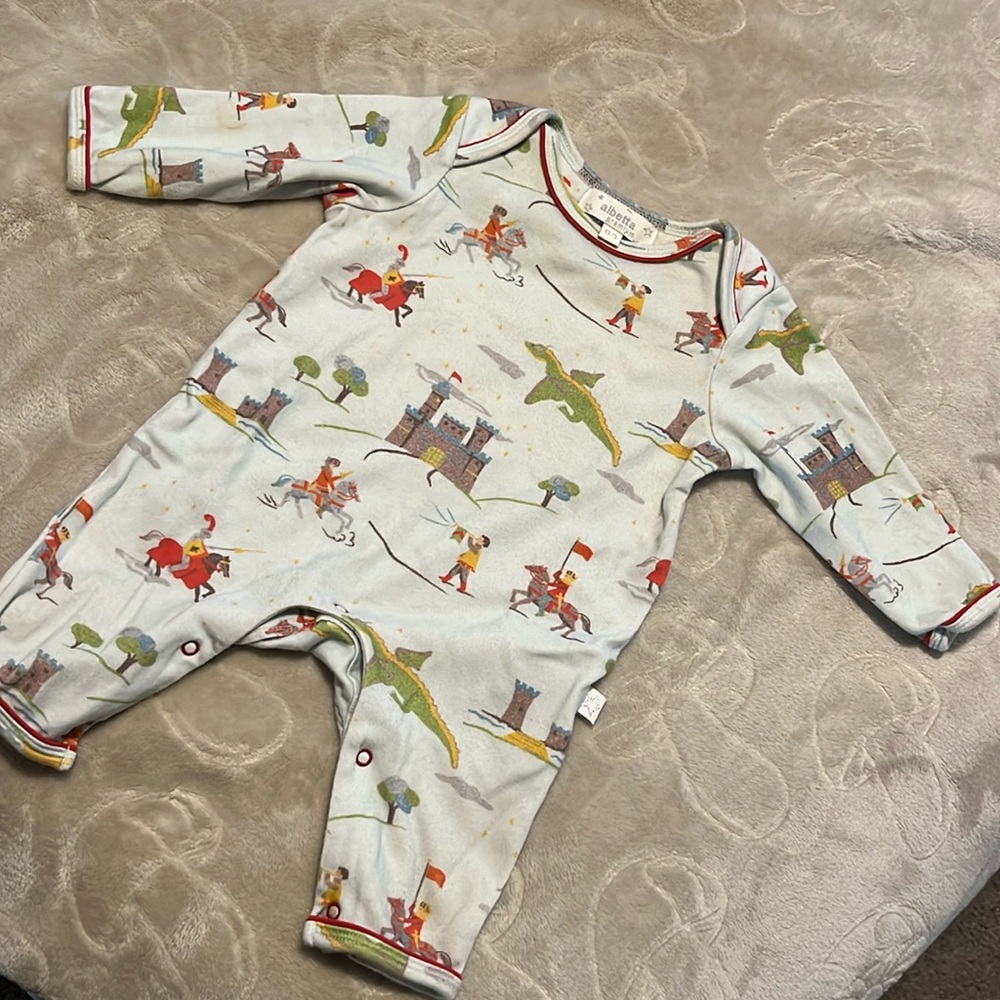 Albetta Premium onesie with button closure. 0-3M